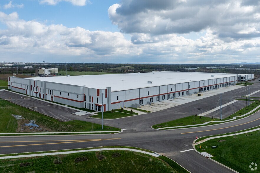More Photos Of 140 Logistics Dr, Shelbyville Industrial For Lease