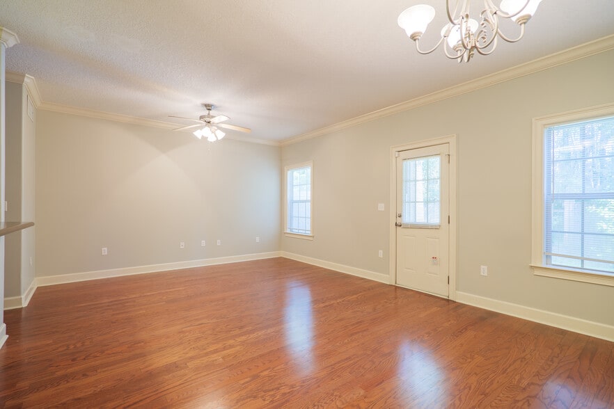 More Photos Of 3400 N Barack Obama Blvd, Valdosta Apartments For Sale