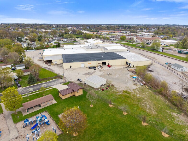 More Photos Of 426 S Montgomery St, Watertown Manufacturing For Lease