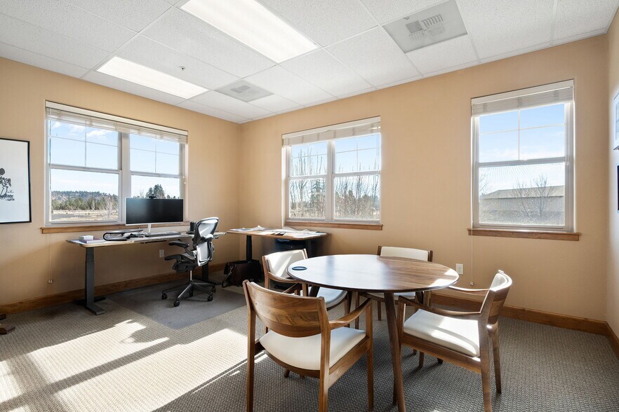 More Photos Of 270 E Sun Ranch Dr, Sisters Industrial For Sale