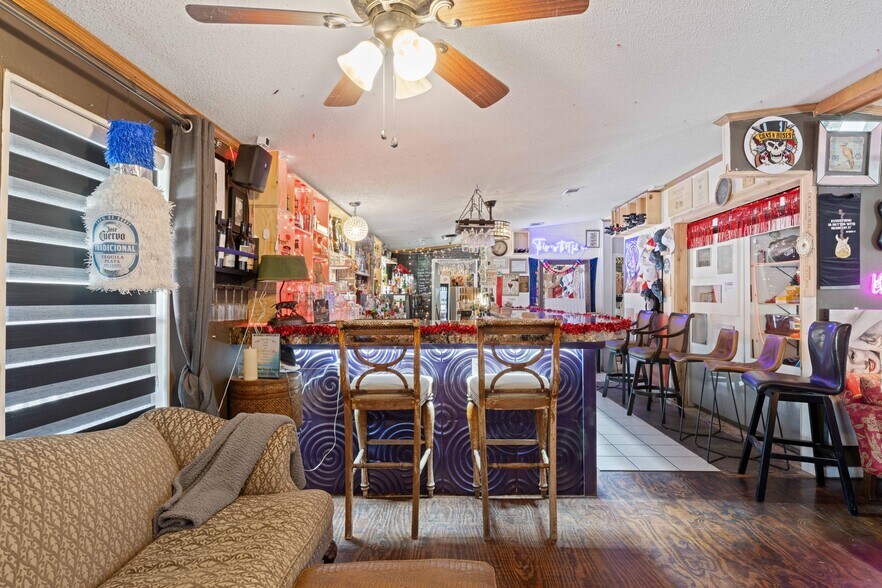 More Photos Of 33855 Blanco Rd, Bulverde Bar For Sale