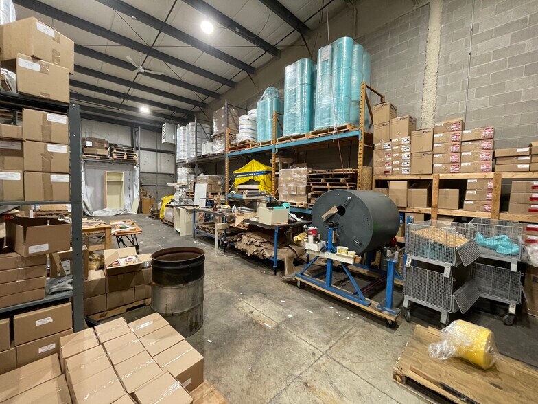 More Photos Of 576 Elgin St, Brantford Warehouse For Lease