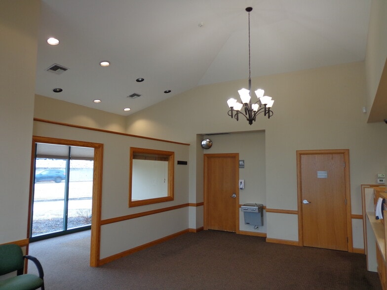 More Photos Of 101 N 36th St, Quincy General Retail For Lease