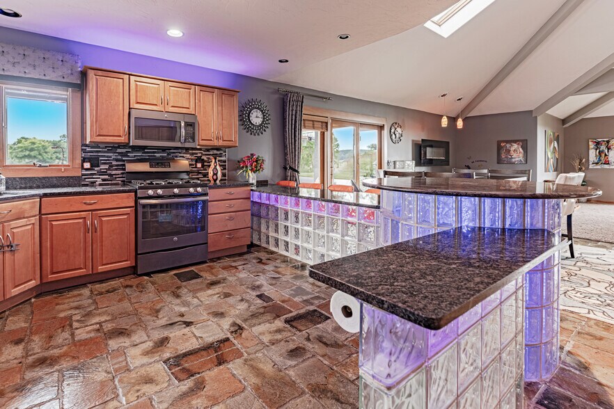 More Photos Of 7291 Stone Rd, Medina Office For Sale