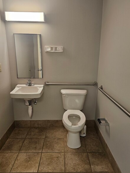 More Photos Of 2013 Lawrenceville Suwanee Rd, Lawrenceville Office For Lease