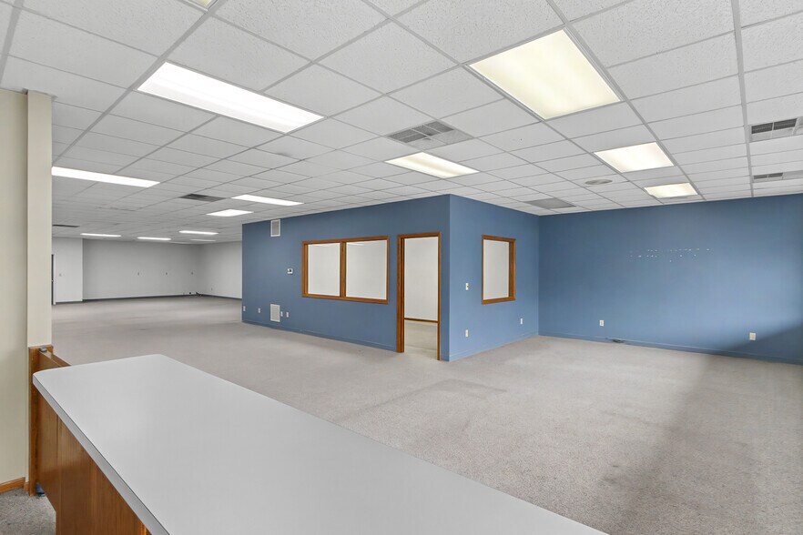 More Photos Of 115 E Conant St, Portage Office For Sale