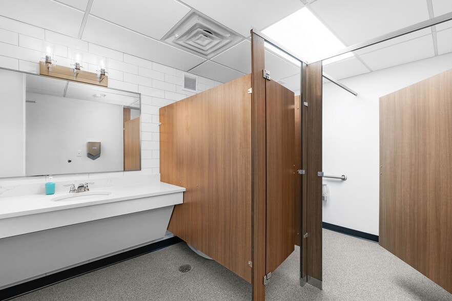 More Photos Of 4585 Washington St, Florissant Medical For Lease