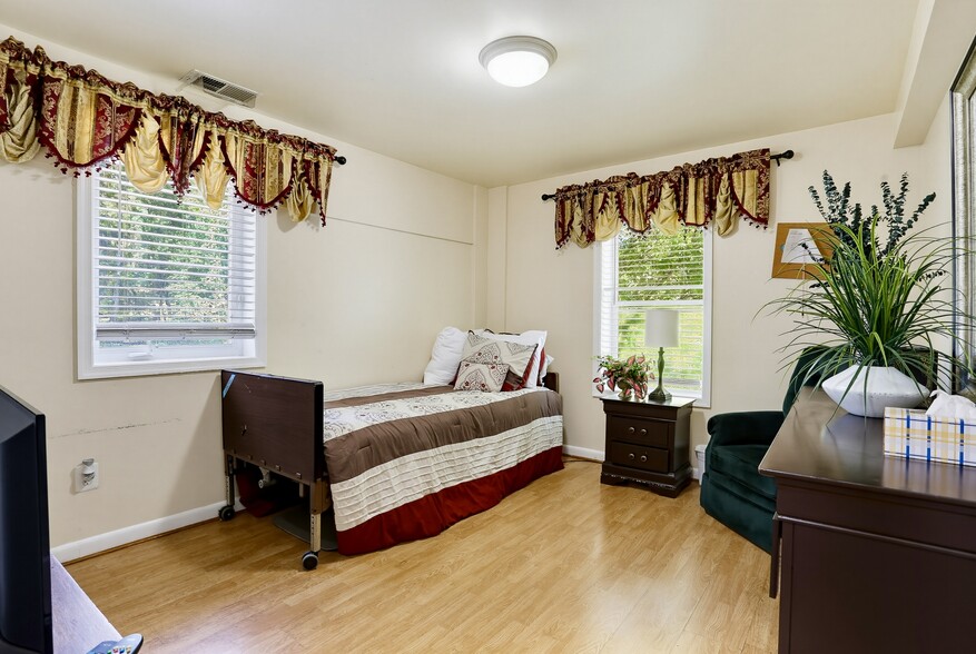 More Photos Of 515 Apple Grove Rd, Silver Spring Assisted Living For Sale