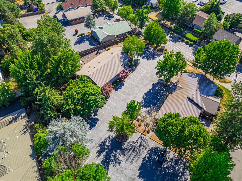 More Photos Of 873 NE 7th St, Grants Pass Medical For Lease