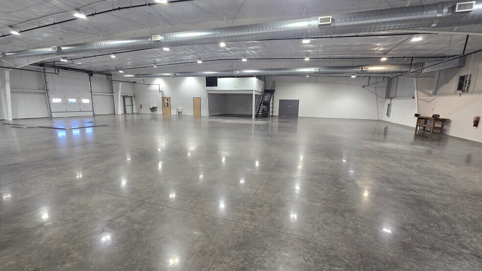 More Photos Of 197 Thunder Rd, Mooresville Light Distribution For Lease