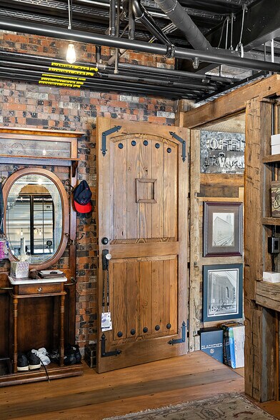 More Photos Of 148 Pit Ln, Pontiac Parking Garage For Sale