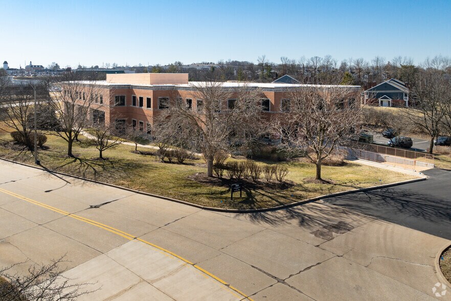 More Photos Of 1122 Town & Country Commons, Chesterfield Office For Sale