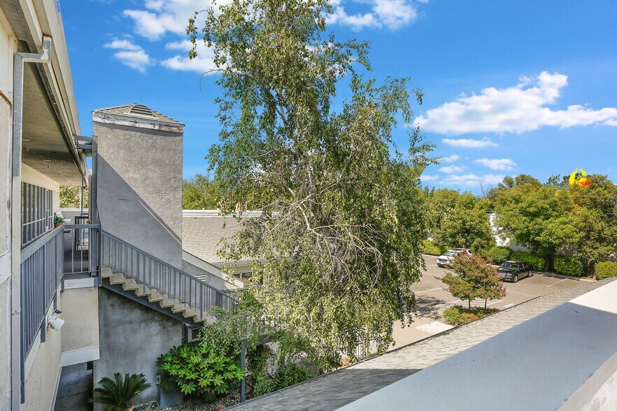 More Photos Of 250 W Main St, Woodland Office For Lease