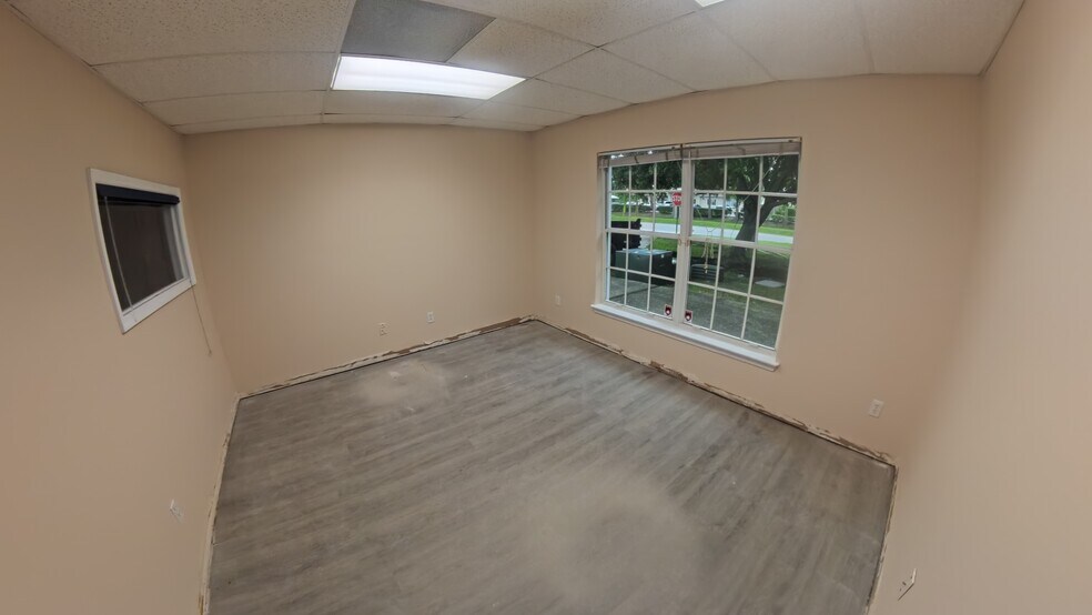 More Photos Of 2825 Business Center Blvd, Melbourne Distribution For Lease
