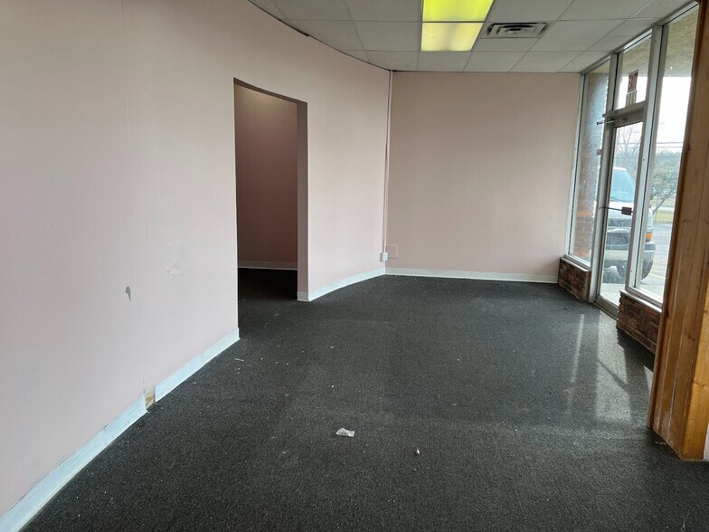 More Photos Of 1058-1068 Country Club Rd, Columbus General Retail For Sale