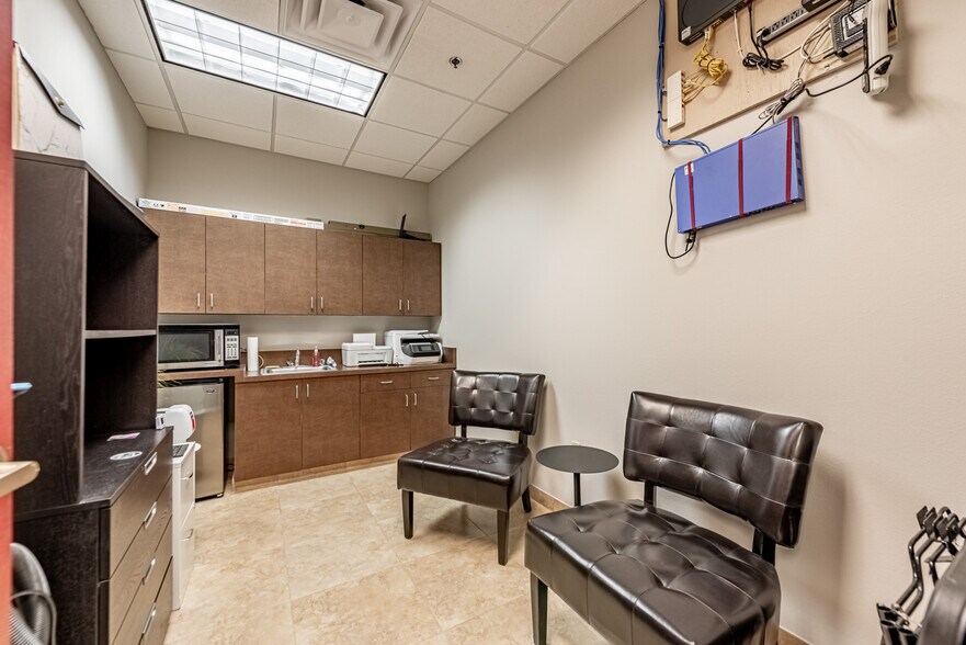 More Photos Of 8707 E Vista Bonita Dr, Scottsdale Office For Lease