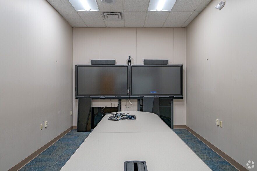 More Photos Of 26 Steele Ave, Arcade Office For Sale