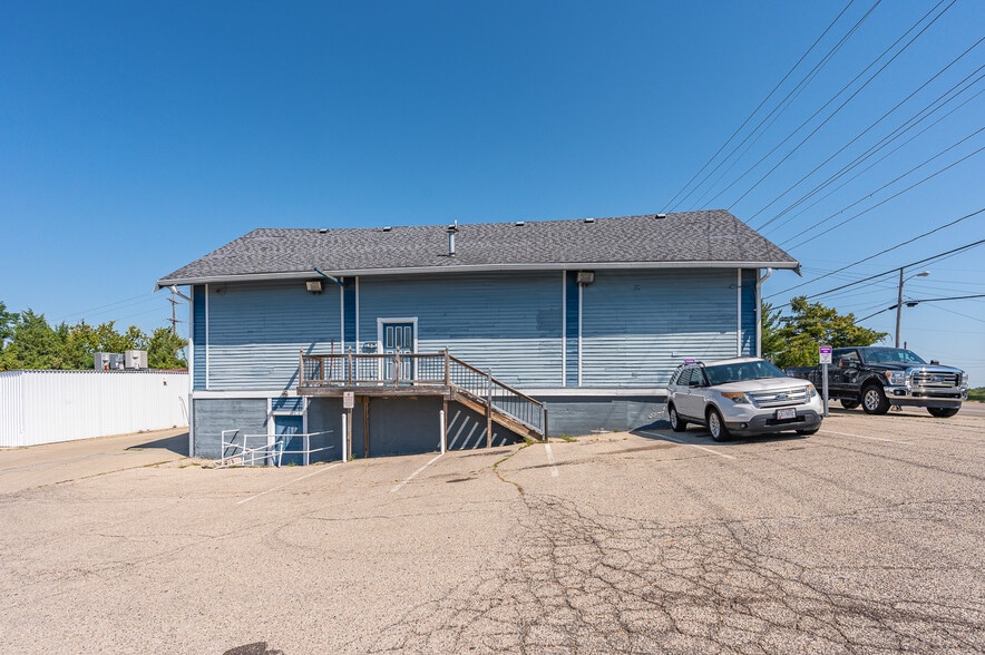 More Photos Of 5736 Springdale Rd, Cincinnati Office For Sale