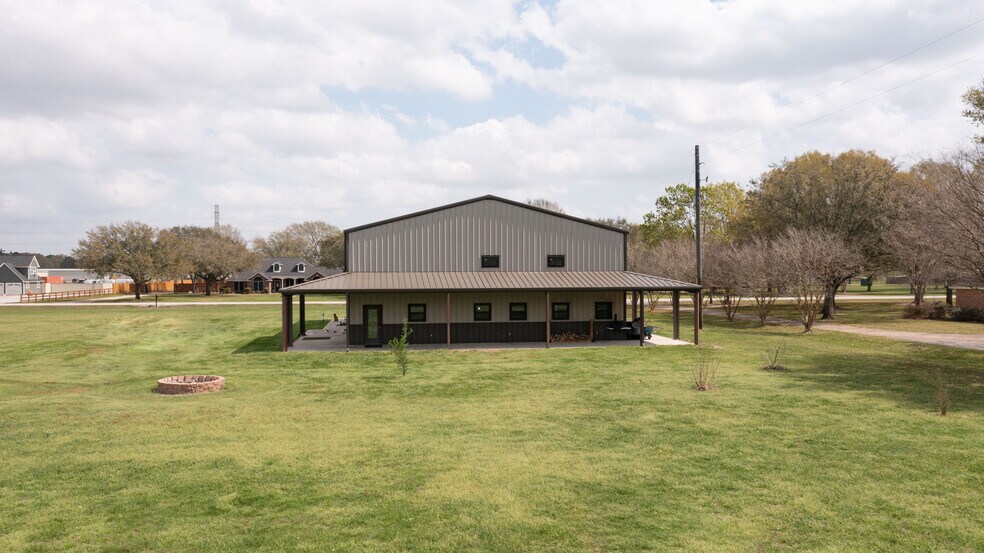 More Photos Of 10711 Hidden Lake Ln, Richmond Distribution For Sale