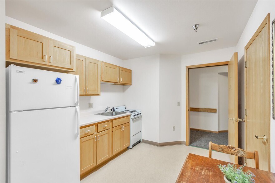 More Photos Of 121 S 5th St, Evansville Assisted Living For Sale