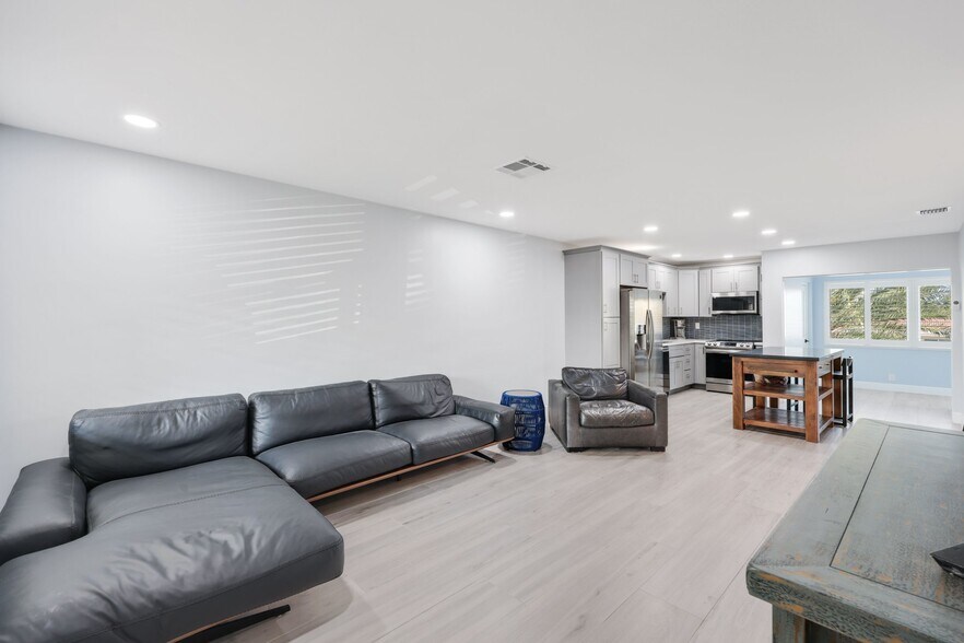 More Photos Of 830 SE 22nd Ave, Pompano Beach Apartments For Sale