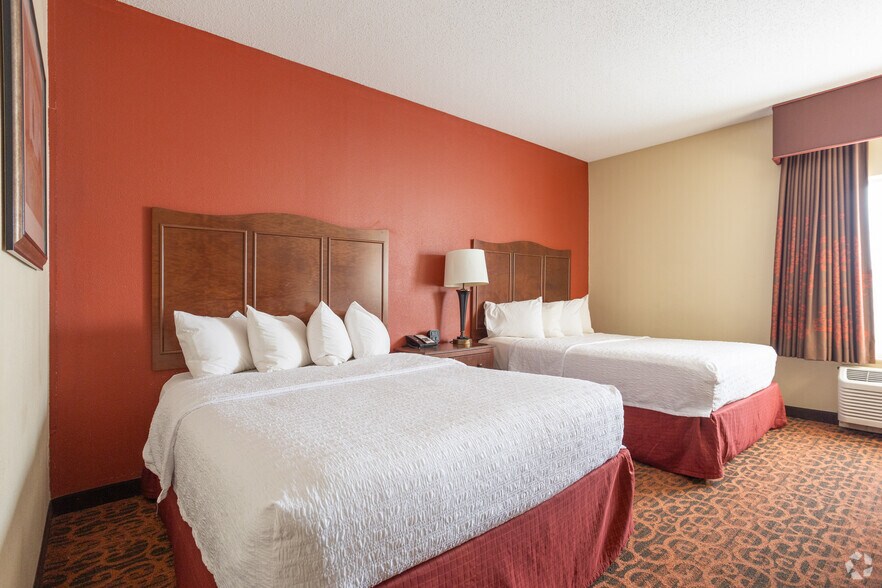 More Photos Of 1150 Riverside Dr, Battle Creek Hotel For Sale