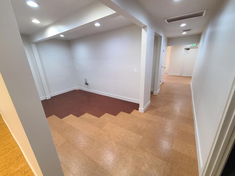 More Photos Of 5533 Satsuma Ave, North Hollywood Warehouse For Sale