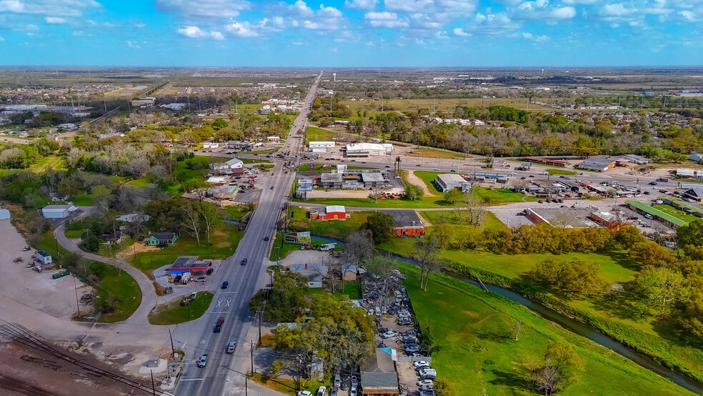 More Photos Of 110 E Highway 6, Alvin Hotel For Sale