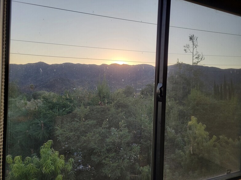 More Photos Of 2626 Foothill Blvd, La Crescenta Loft Creative Space For Lease