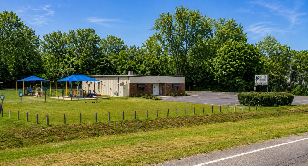 More Photos Of 4215 Thomas Sumter Hwy, Dalzell Warehouse For Sale