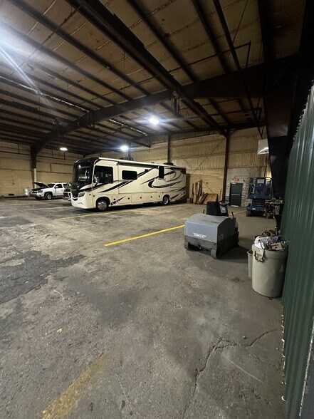 More Photos Of 600 Albert Rd, Brookville Warehouse For Lease