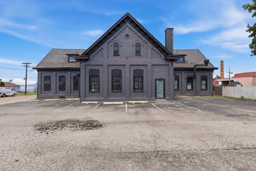 More Photos Of 805 E Prospect St, York General Retail For Sale