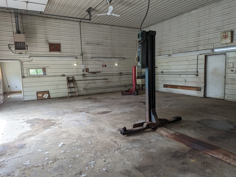 More Photos Of 1576 Ridge Rd, Webster Auto Repair For Sale
