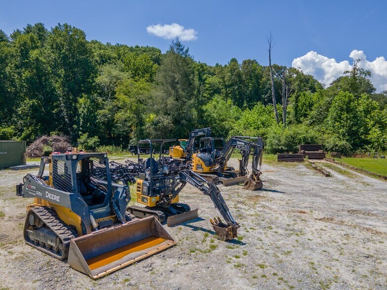More Photos Of 424 Terrell Rd, Franklin Showroom For Sale