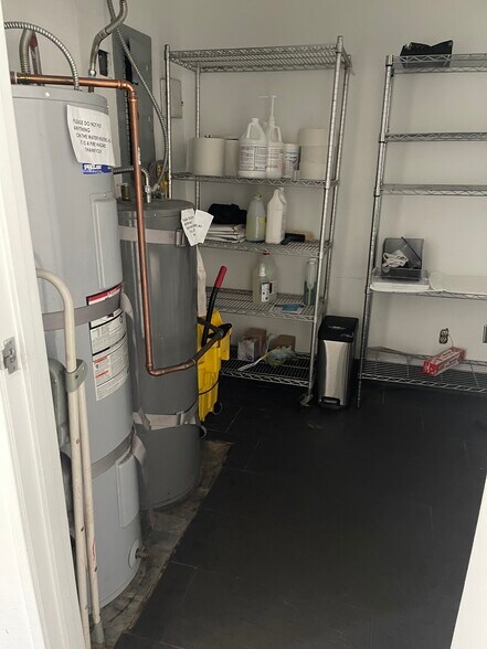 More Photos Of 967-969 Garnet Ave, San Diego Storefront For Lease