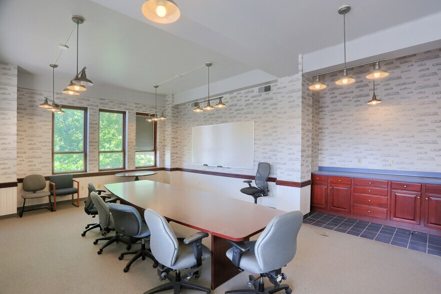 More Photos Of 664 Linden Ave, East Pittsburgh Flex For Sale