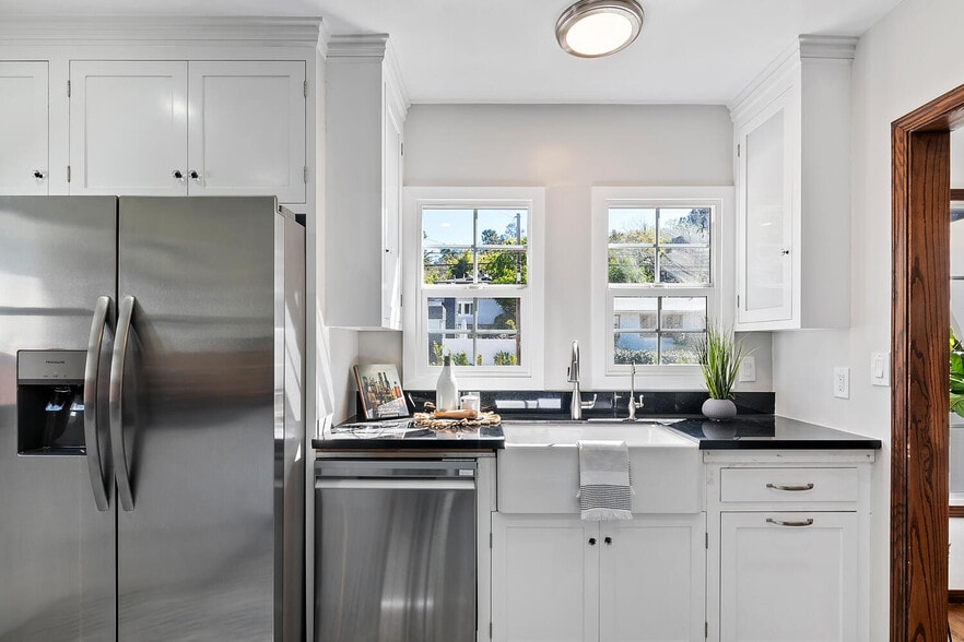 More Photos Of 2201 Avon St, Los Angeles Multifamily For Sale