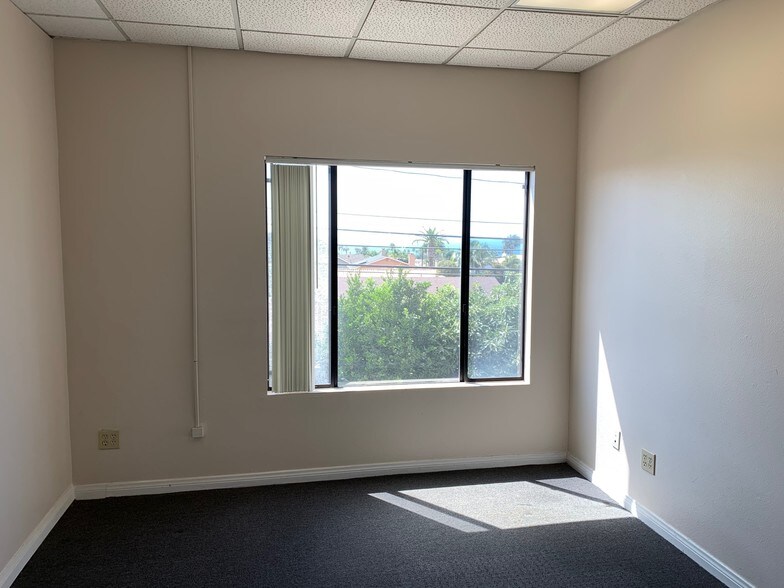 More Photos Of 1302 S El Camino Real, San Clemente Office For Lease