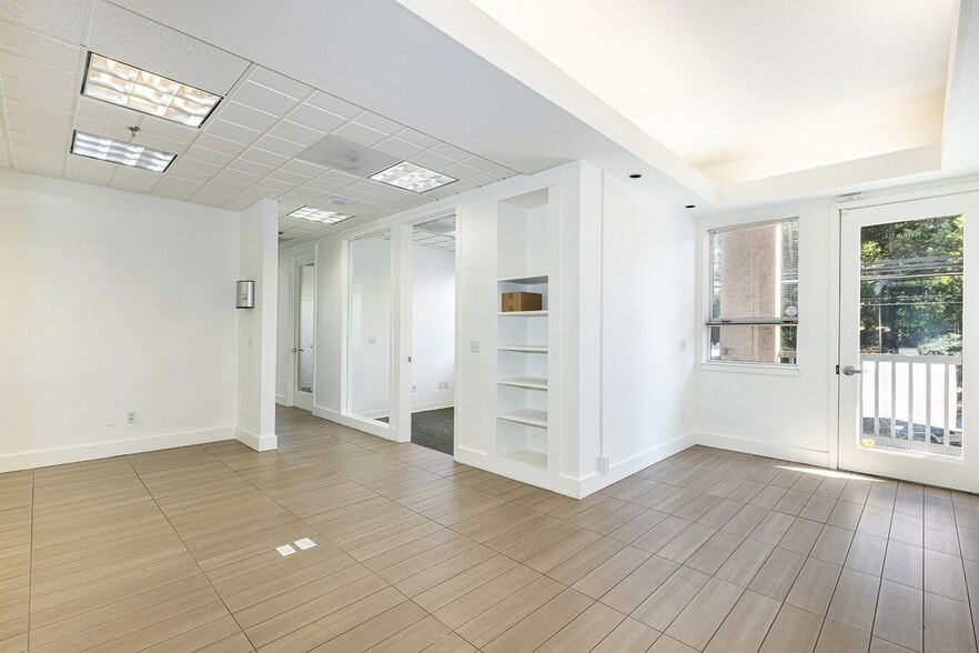More Photos Of 7300 Healdsburg Ave, Sebastopol Office For Lease
