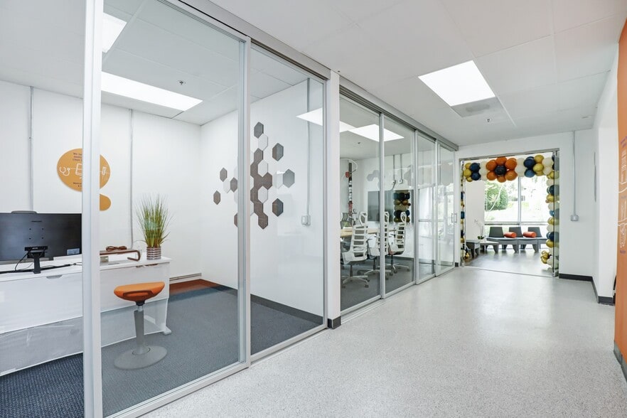 More Photos Of 32 Mauchly, Irvine Manufacturing For Sale