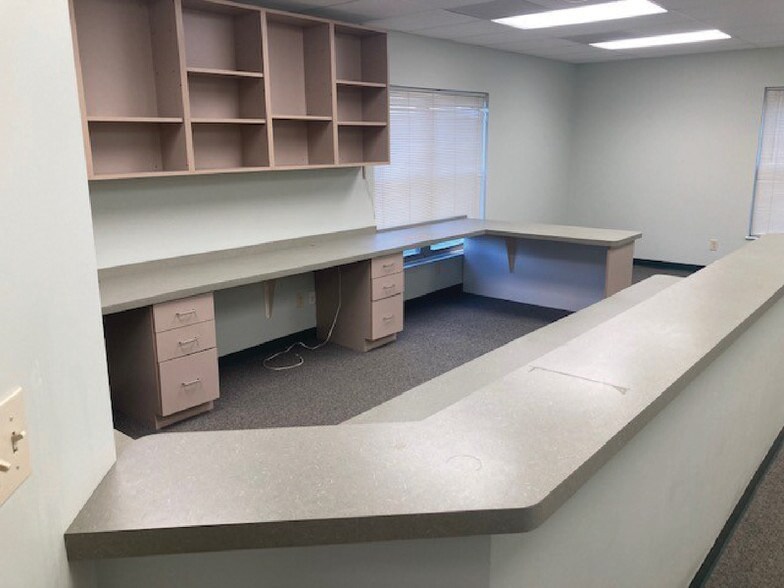 More Photos Of 1821 Sherman Dr, Saint Charles Medical For Lease