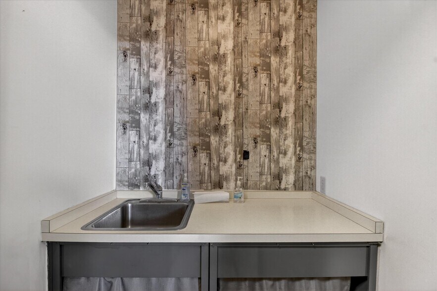 More Photos Of 820 N Pine River St, Ithaca Healthcare For Sale