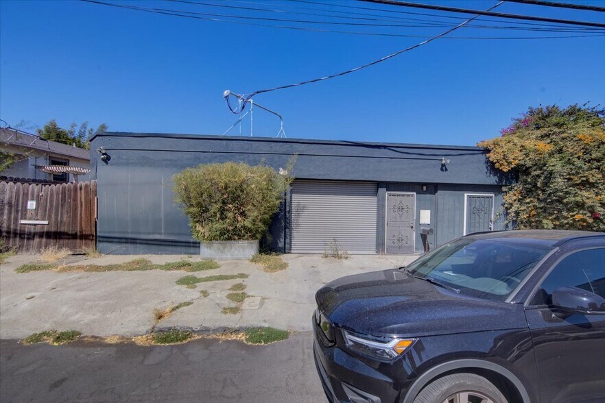 More Photos Of 2928-2930 Chapman St, Oakland Warehouse For Sale
