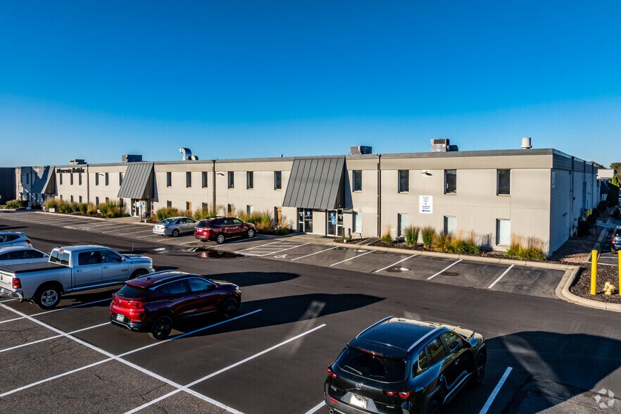 More Photos Of 1940 N Fernbrook Ln, Plymouth Manufacturing For Lease