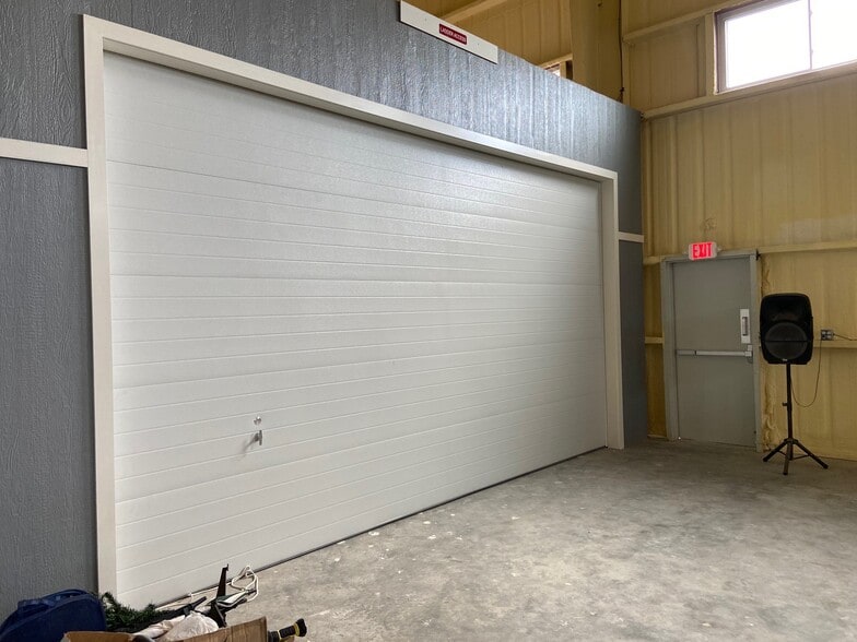 More Photos Of 513 Connie, Hewitt Industrial For Lease