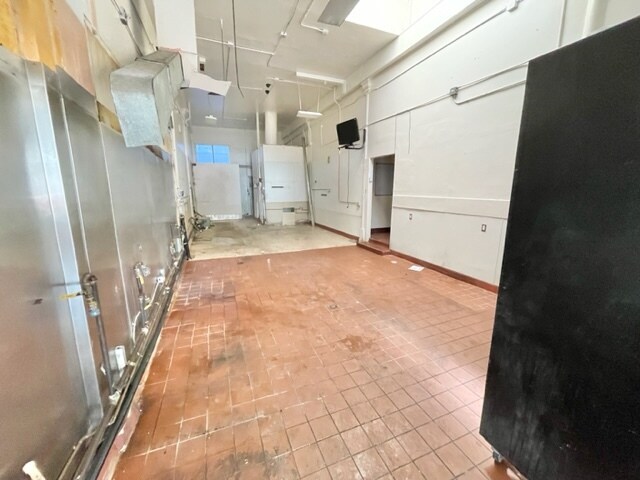 More Photos Of 3227 22nd St, San Francisco Storefront For Lease