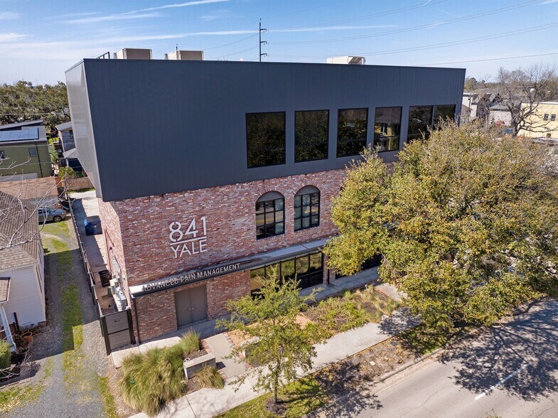 More Photos Of 841 Yale St, Houston Medical For Sale