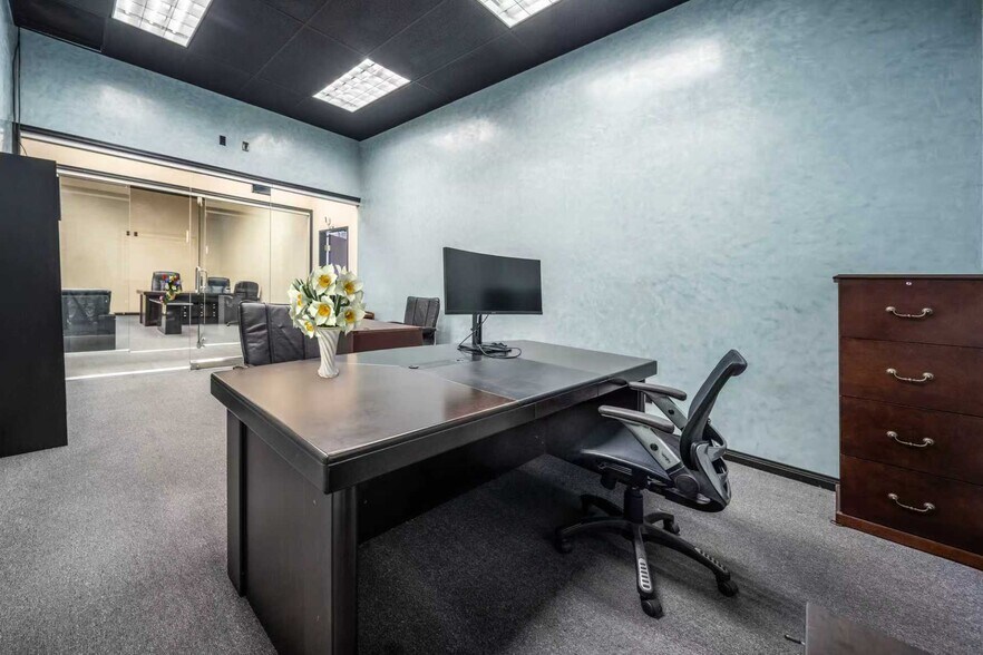 More Photos Of 215 W 134th St, Los Angeles Warehouse For Lease