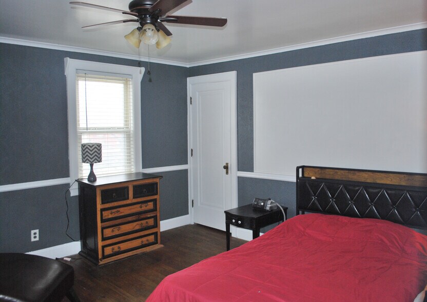 More Photos Of 935 S Ironwood Dr, South Bend Office For Sale