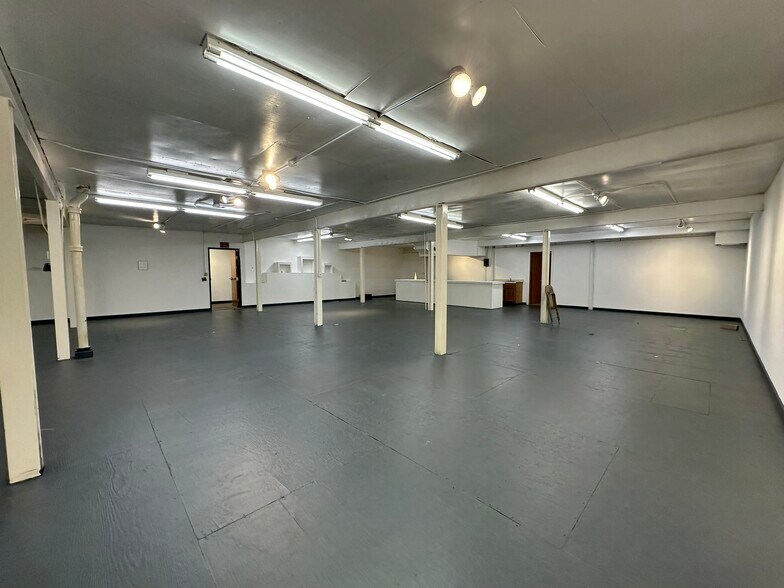 More Photos Of 1935 Q St, Lincoln Freestanding For Sale